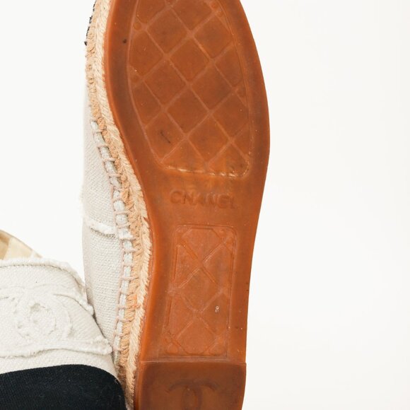 Chanel Fraying CC Textile Espadrille Flats in White and Black - Picture 6 of 10